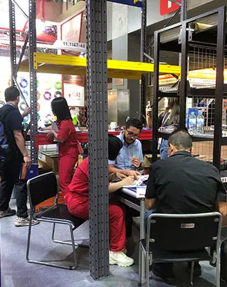 Selective pallet racking demonstration at international fair