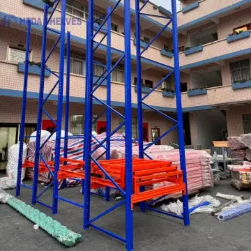 Push back pallet racking with nested carts