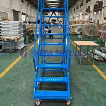 Mobile industrial warehouse ladder cart for order picking