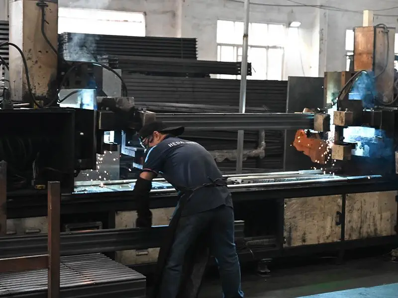 CO2 shielded MIG welding of beam connectors and base plates