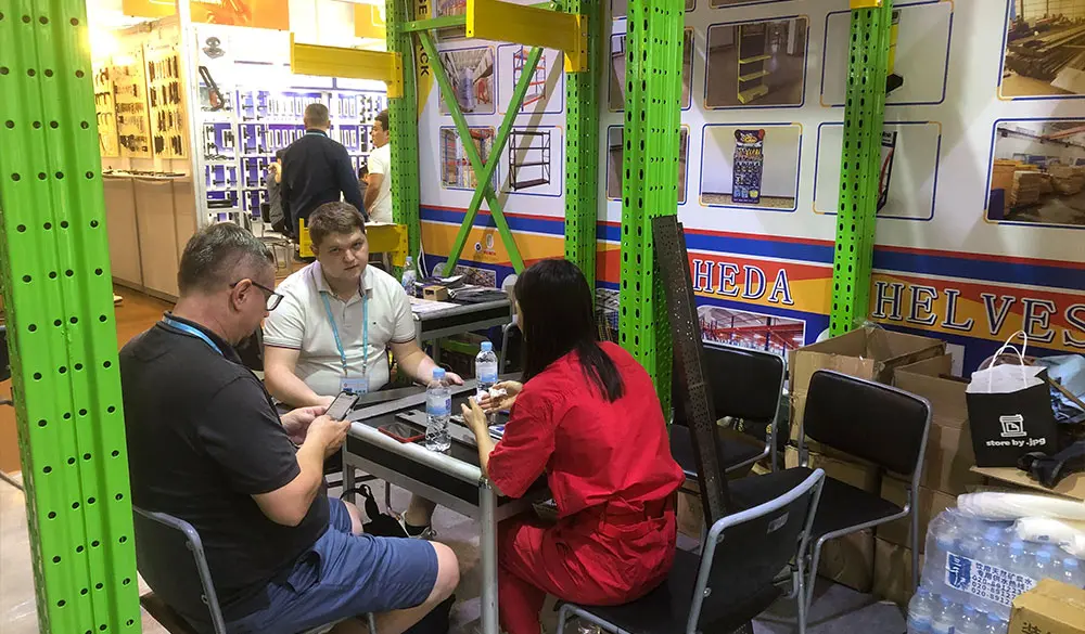 Engineering and production team at Guangzhou Heda Shelves Co., Ltd.