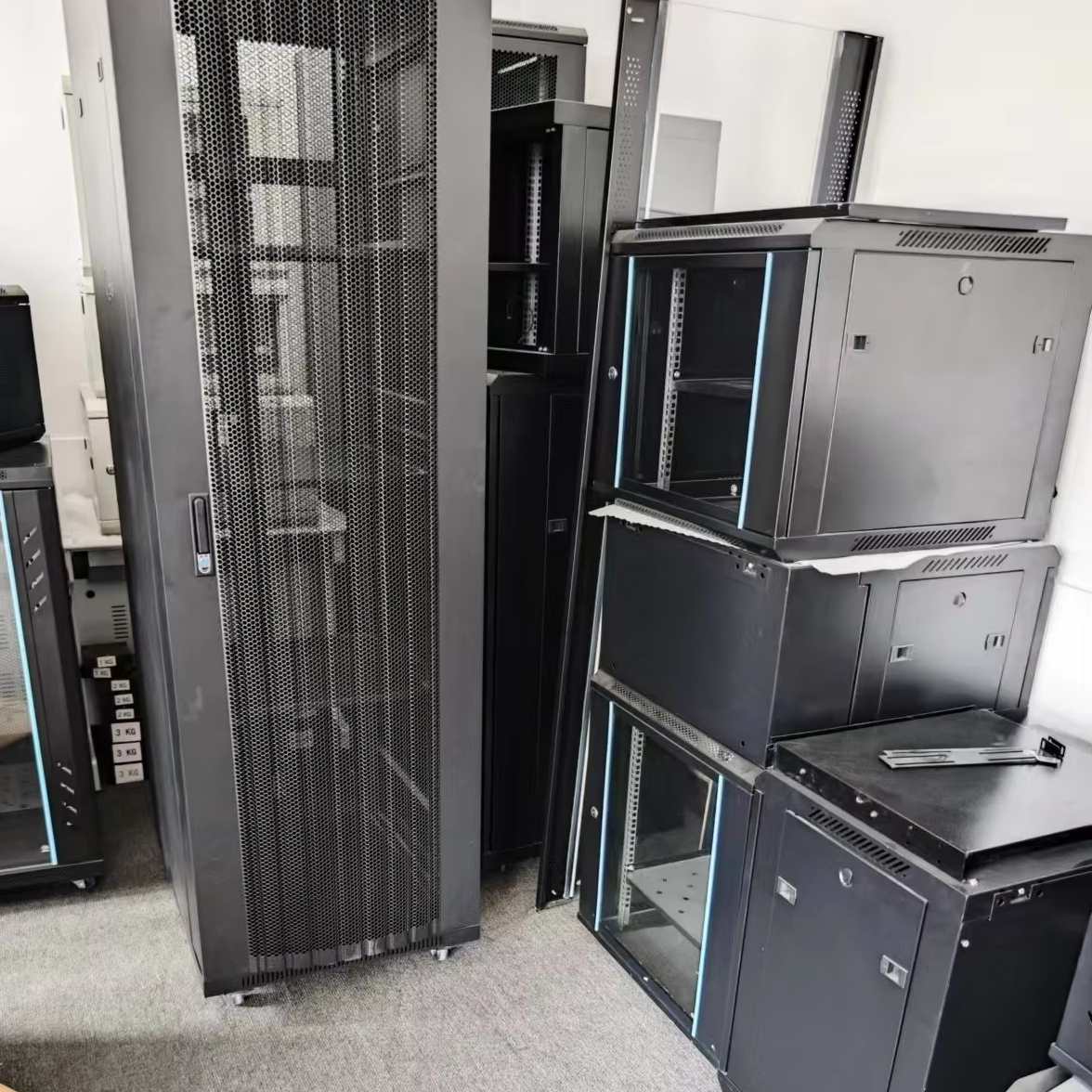 4-Casters 16U 18u 22u 26u 32u 36u 42u Server Rack Cabinet, Lockable 19 Inch Cold Rolled Steel Network Cabinet Factory Supply
