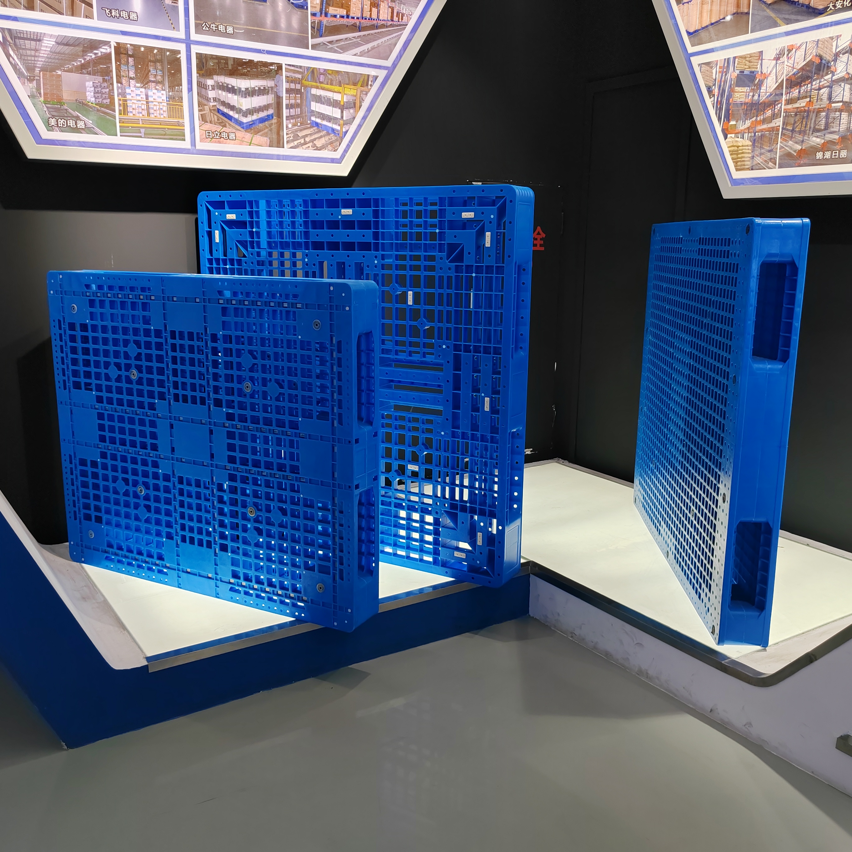 Plastic Pallet Detail