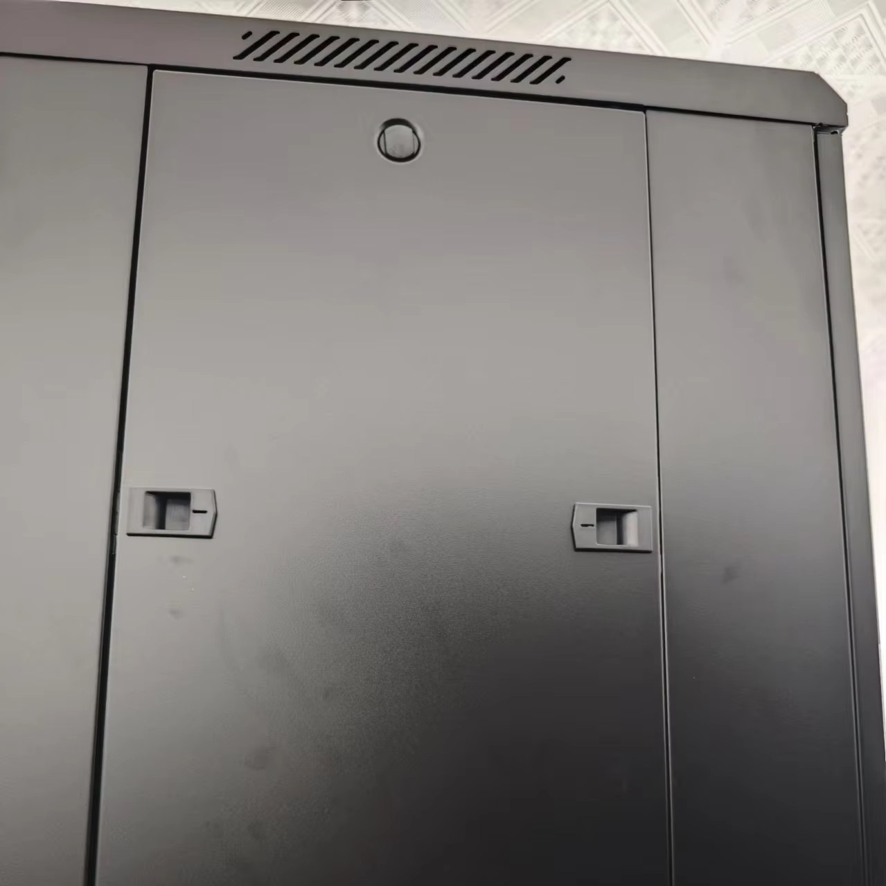 4-Casters 16U 18u 22u 26u 32u 36u 42u Server Rack Cabinet, Lockable 19 Inch Cold Rolled Steel Network Cabinet Factory Supply